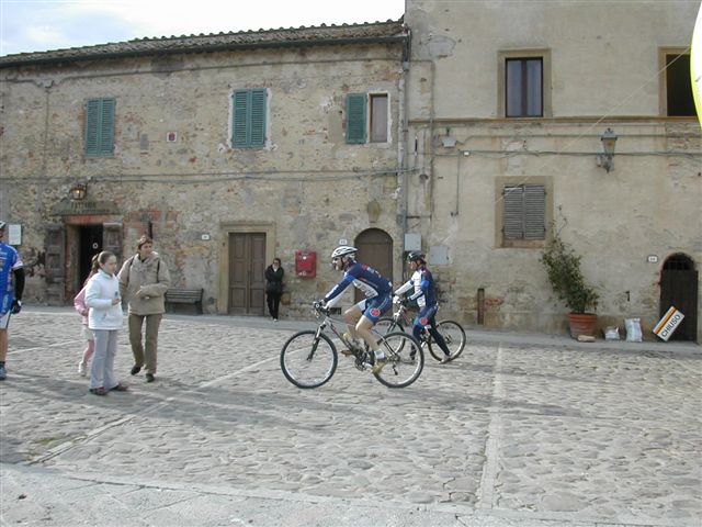 gal/2007/01 - GF Castello Monteriggioni/DSCN2863-01.jpg